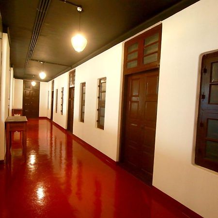 The Metro Pod - Backpackers A/C Dormitory Kochi Buitenkant foto