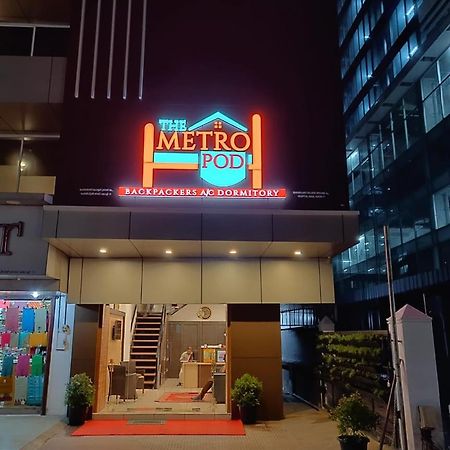 The Metro Pod - Backpackers A/C Dormitory Kochi Buitenkant foto