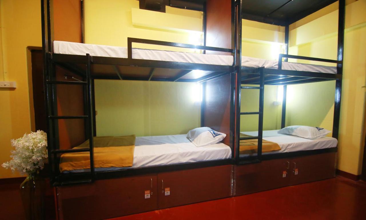 The Metro Pod - Backpackers A/C Dormitory Kochi Buitenkant foto
