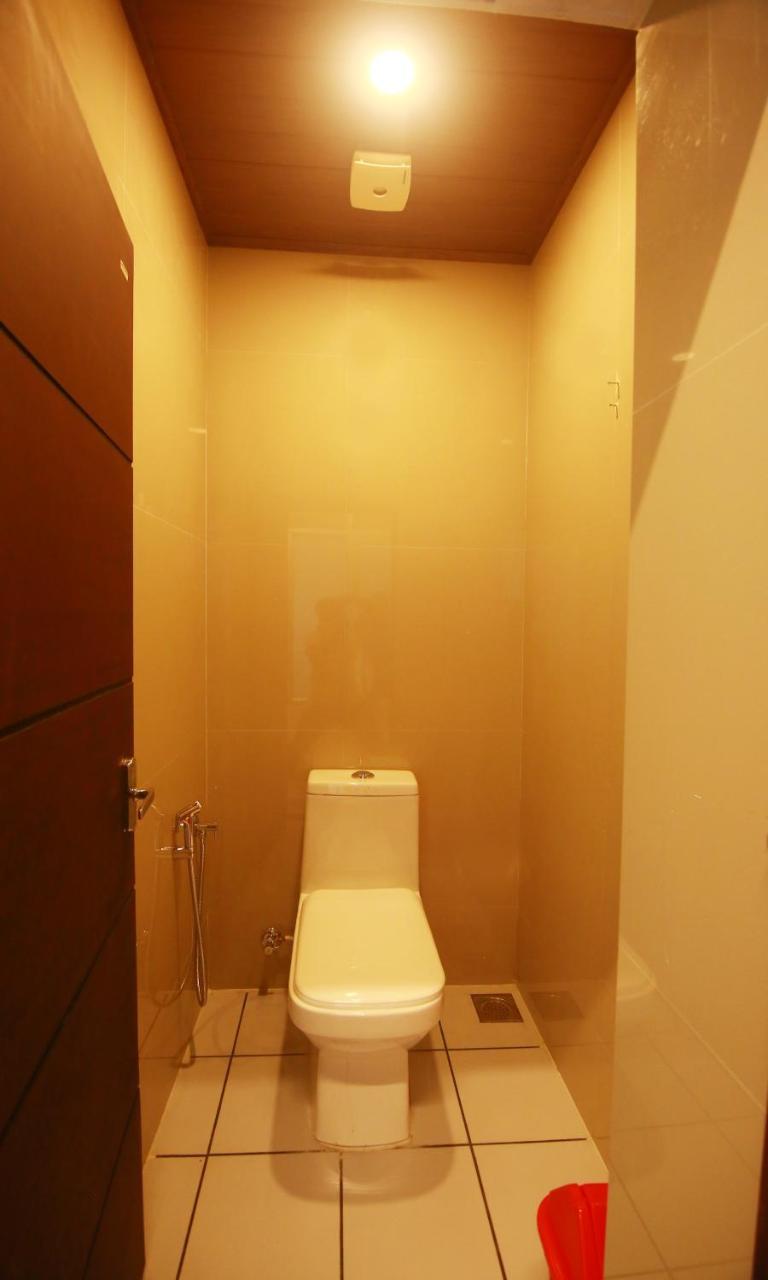 The Metro Pod - Backpackers A/C Dormitory Kochi Buitenkant foto