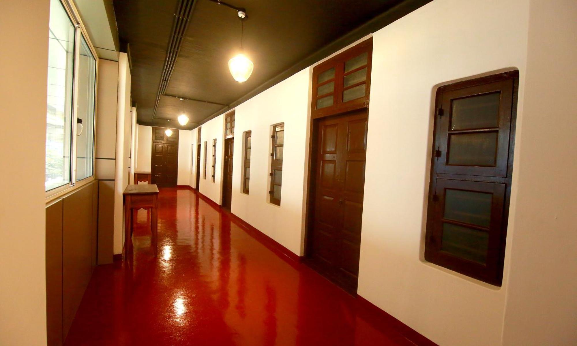 The Metro Pod - Backpackers A/C Dormitory Kochi Buitenkant foto