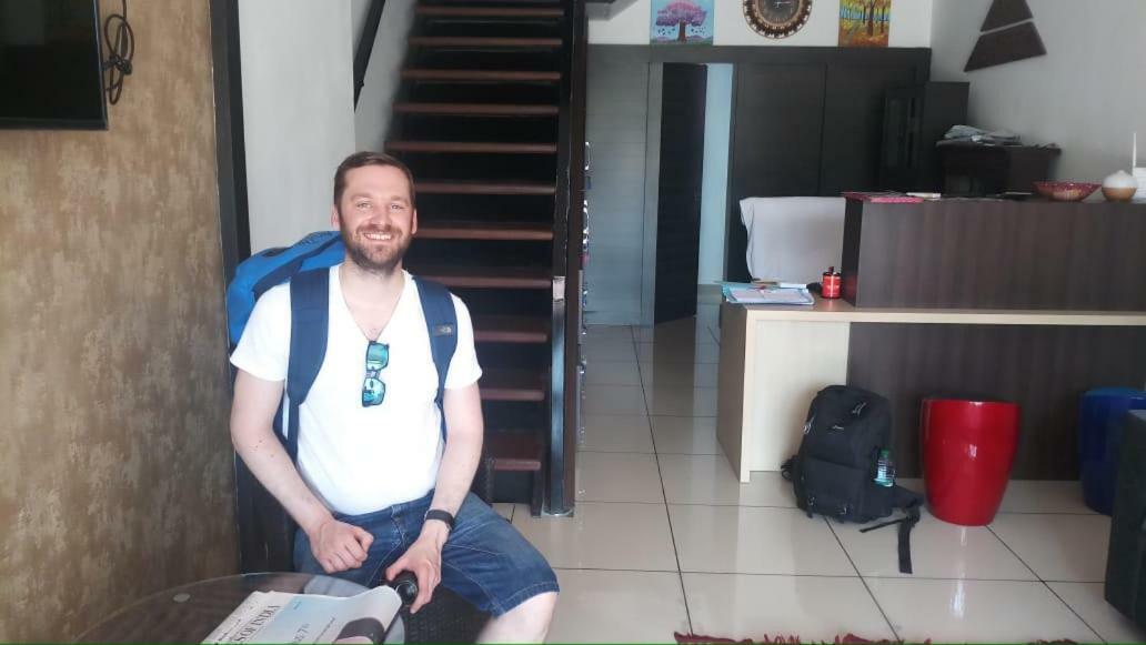 The Metro Pod - Backpackers A/C Dormitory Kochi Buitenkant foto