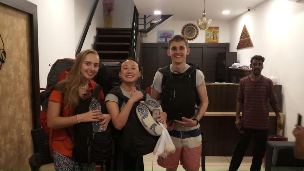The Metro Pod - Backpackers A/C Dormitory Kochi Buitenkant foto