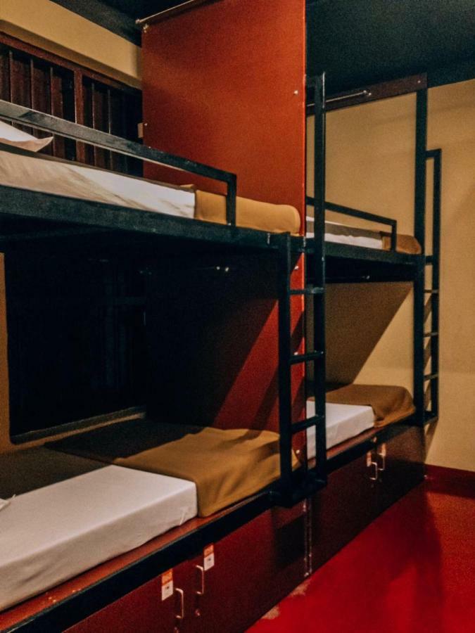 The Metro Pod - Backpackers A/C Dormitory Kochi Buitenkant foto