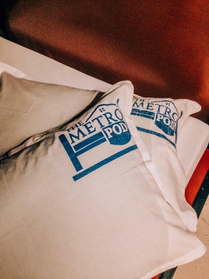 The Metro Pod - Backpackers A/C Dormitory Kochi Buitenkant foto