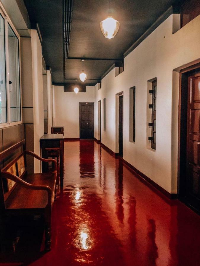 The Metro Pod - Backpackers A/C Dormitory Kochi Buitenkant foto